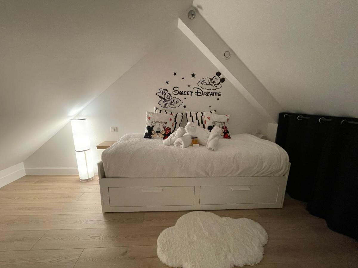 Vila Paris House Villejust Exteriér fotografie
